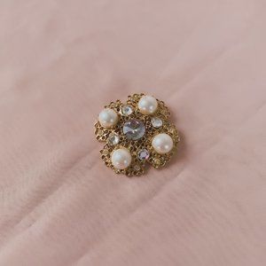 Vintage Pearl Rhinestone Gem Jewel Gold Filigree Medallion Crest Brooch Pin